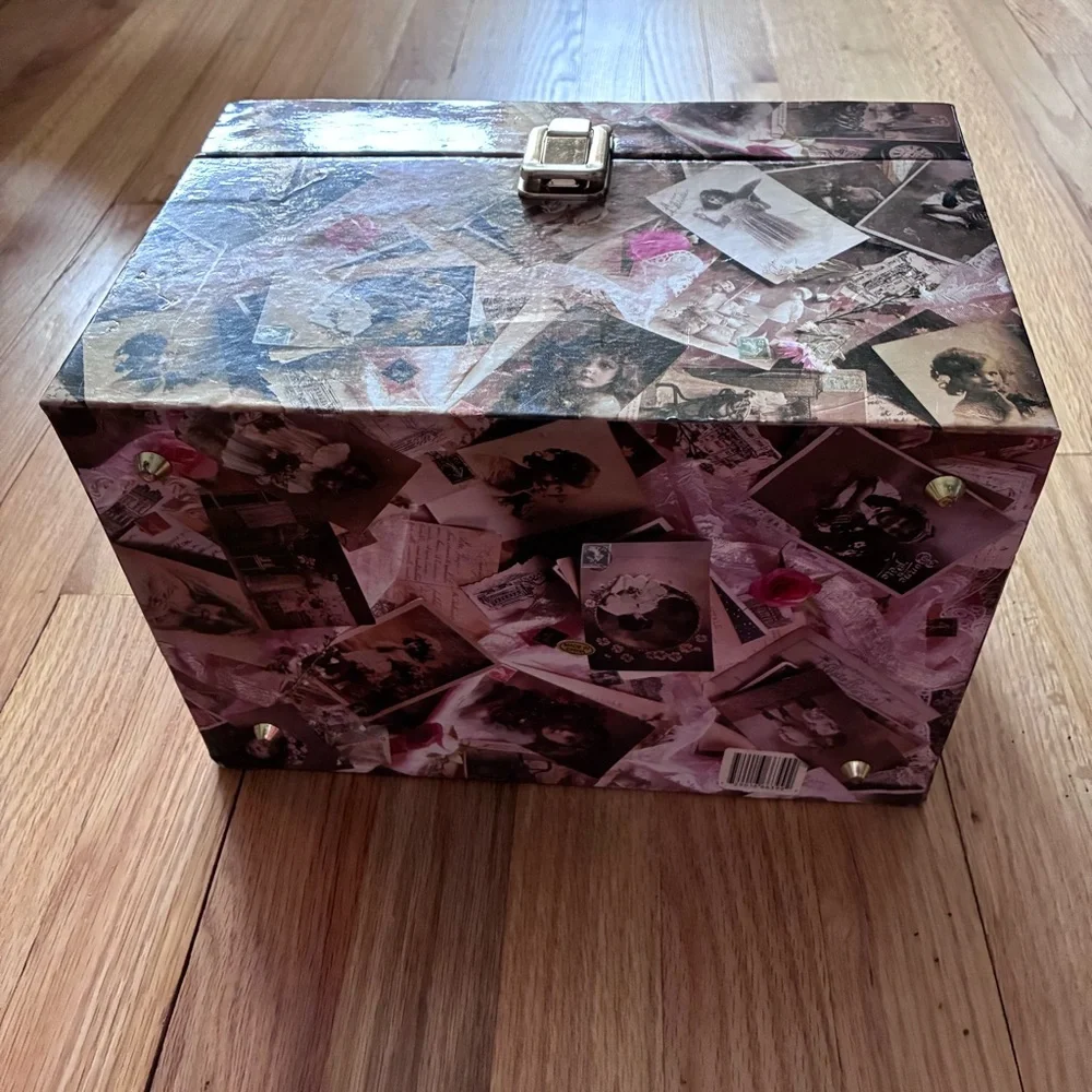 90’s Jewelry case with removable tray and mirror, ‘Victorian Postcards’